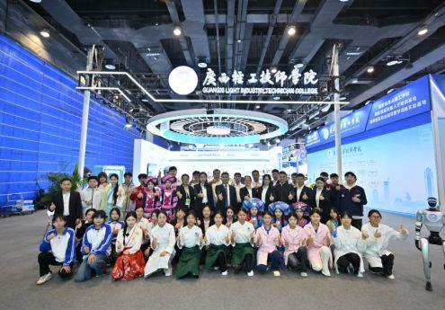 展示AI赋能新成果 演绎轻工特色新篇章——我院精彩亮相广西“技能照亮前程”高技能人才成果交流活动