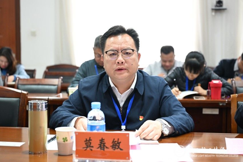 1769842958470155.jpg 广西轻工技师学院党委委员、副院长莫春敏作个人对照检查.jpg