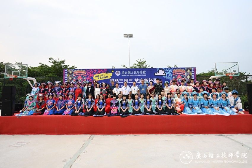 校园文化艺术节开幕式现场合影图.JPG