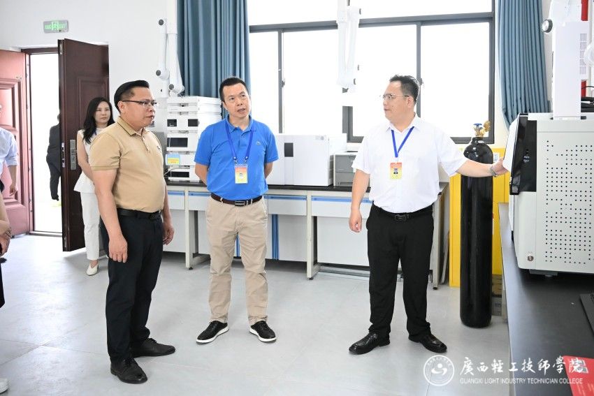 苏健校长一行在我院开展交流调研1.jpg