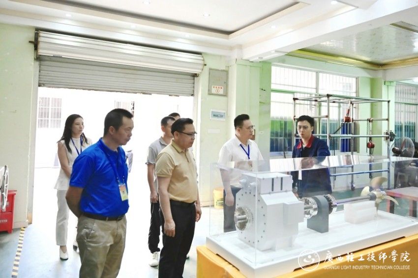 苏健校长一行在我院开展交流调研2.jpg