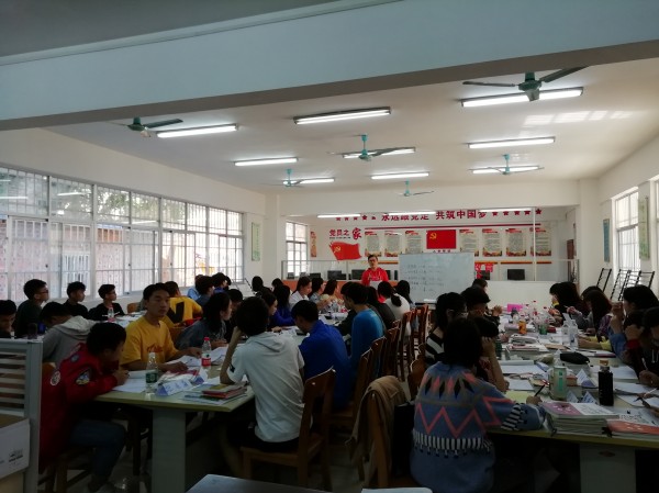 图3  学生正在上课.jpg